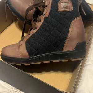 Sorel womens Brown and Black BootsBooties/ Like new